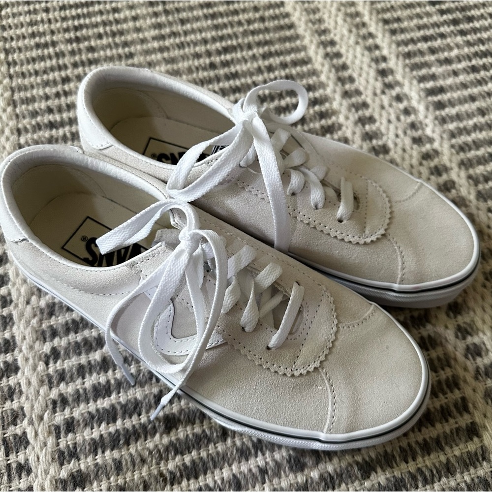 NWOT VANS, off white, size 7